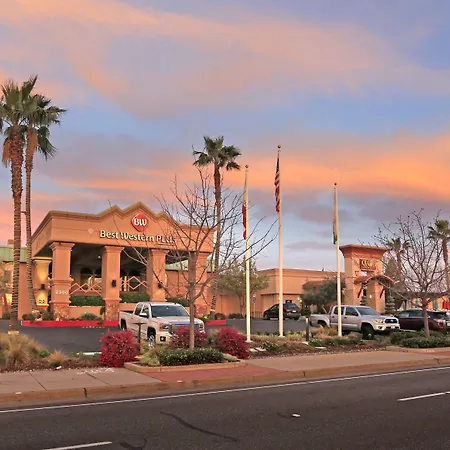 Best Western Plus Hilltop Inn-2